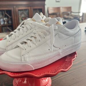 NWT Nike White Low-Top Athletic Shoes